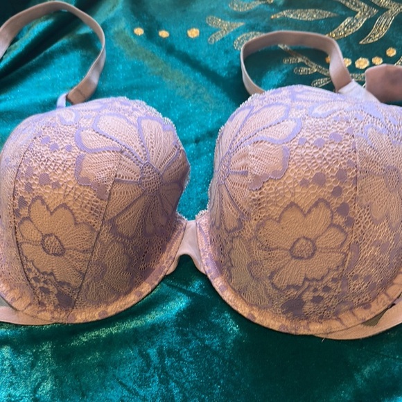 Purple Lace Bra with Adjustable Straps and Seamless Design - Picture 1 of 8